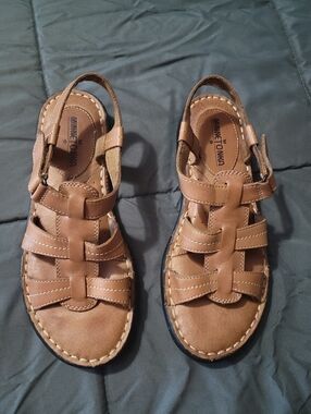 Minnetonka Leather Sandals